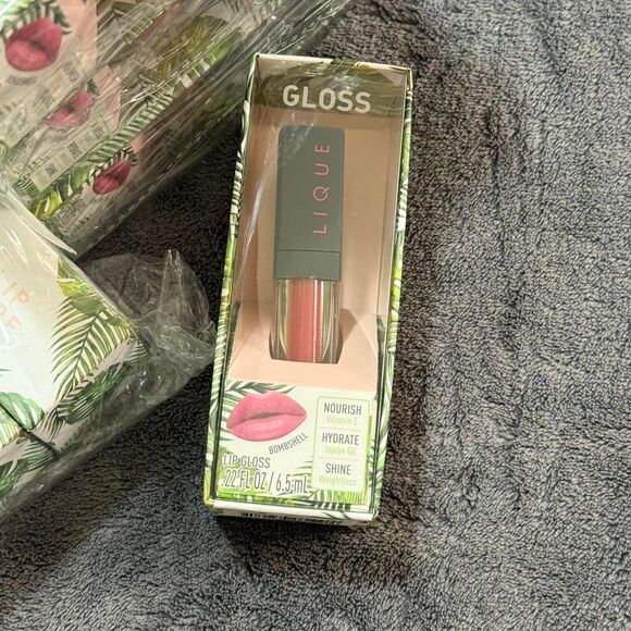 Lique Lip Gloss in Bombshell Reseller Bundle! - Picture 2 of 3